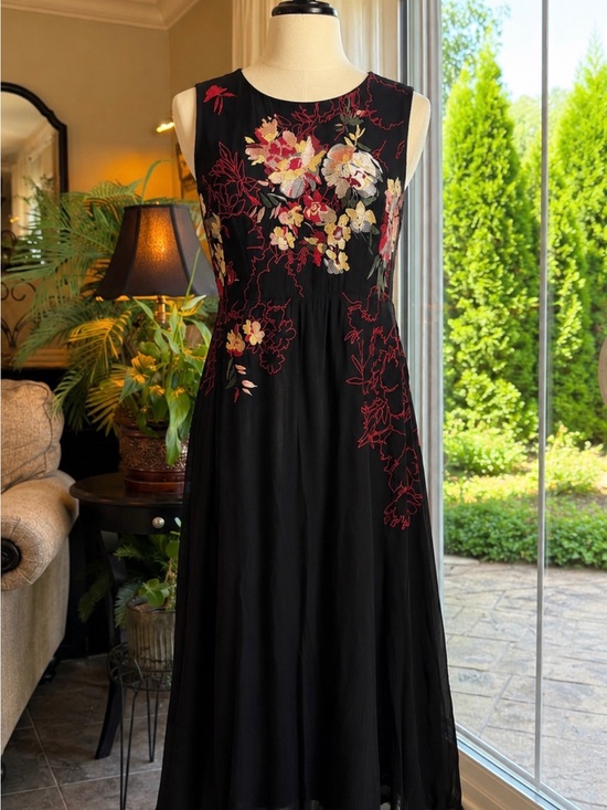Soft Surroundings Dresses & Skirts - Soft Surroundings Black Midi Dress with Pink, Cream & Red Floral Embroidery